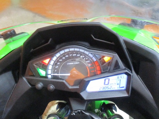 走行もまだまだの２３０５２ｋｍ！後期のＡＢＳ装着モデルでこの価格は正に他店追従不可能価格！！